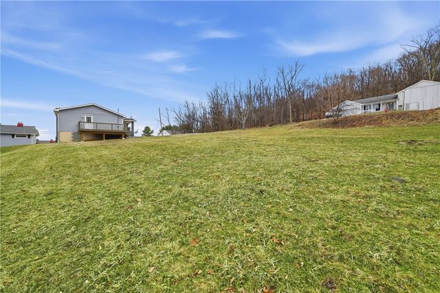 667 Memorial Dr, Plum Boro, PA 15068