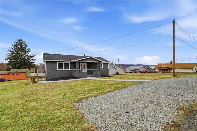 667 Memorial Dr, Plum Boro, PA 15068