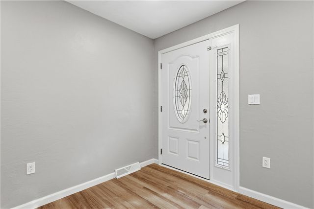 667 Memorial Dr, Plum Boro, PA 15068