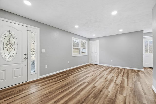 667 Memorial Dr, Plum Boro, PA 15068