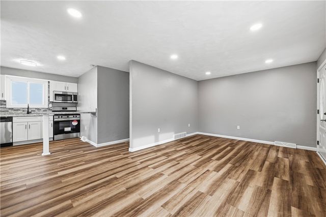 667 Memorial Dr, Plum Boro, PA 15068