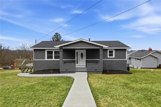 667 Memorial Dr, Plum Boro, PA 15068