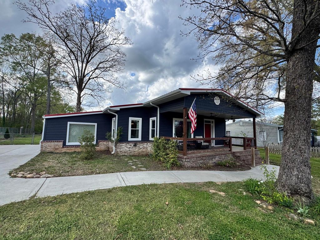 68 Fisher Street, Rossville, GA 30741