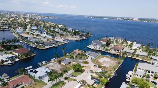 1138 N Lucerne Ave, Cape Coral, FL 33904
