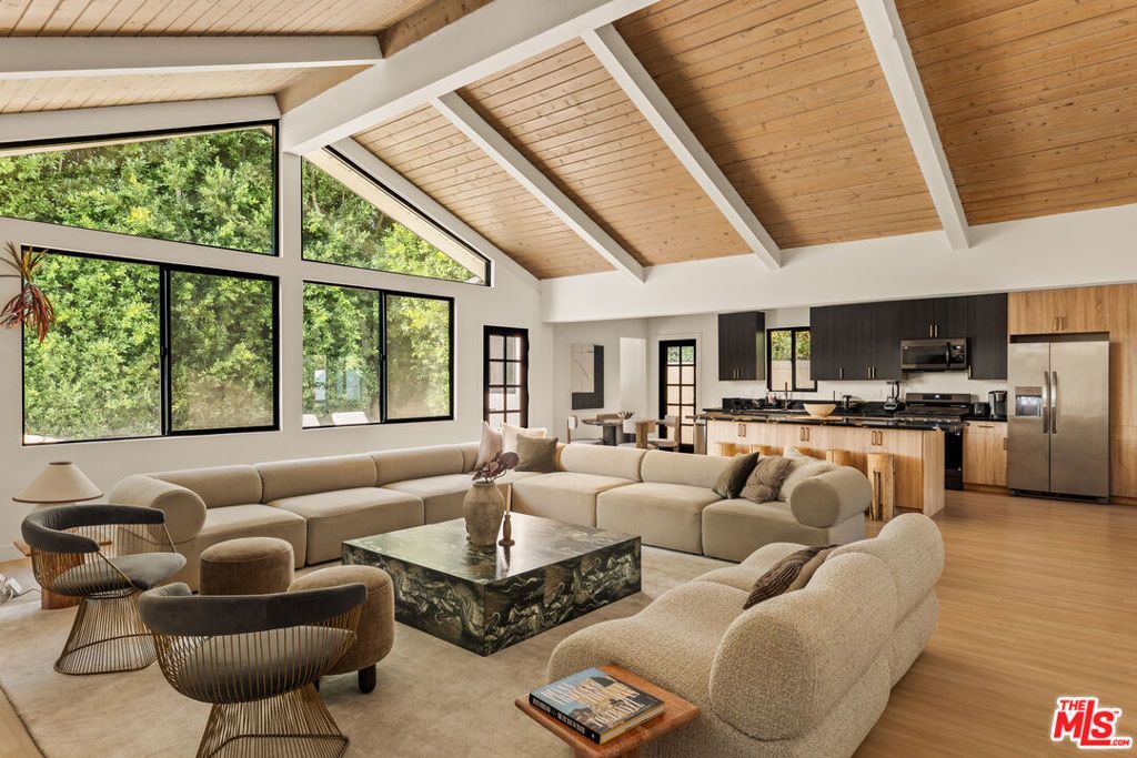 14011 Magnolia Boulevard, Sherman Oaks, CA 91423 — exterior