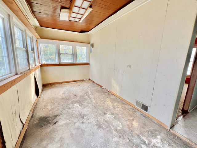 10170 W 565 S, Owensville, IN 47665