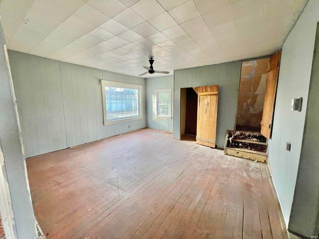 10170 W 565 S, Owensville, IN 47665