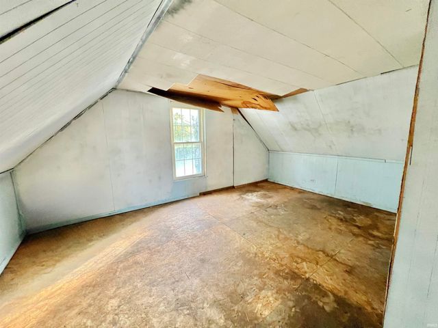 10170 W 565 S, Owensville, IN 47665