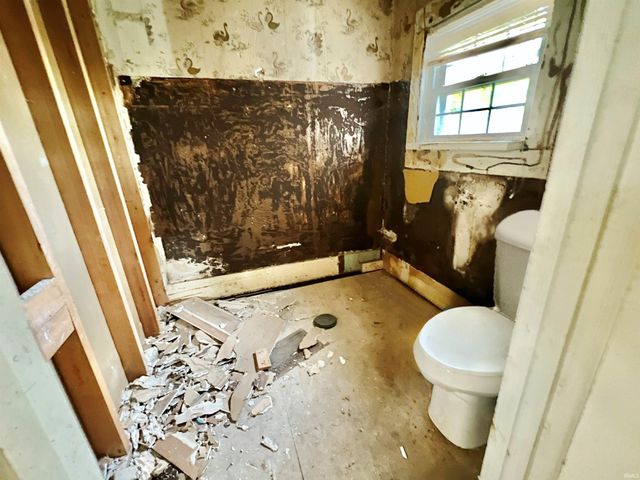 10170 W 565 S, Owensville, IN 47665