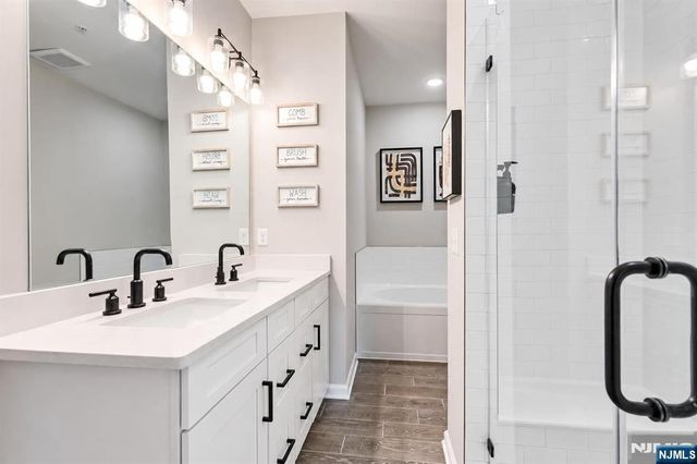 78 Leahy Drive 4909, Wood Ridge, NJ 07075