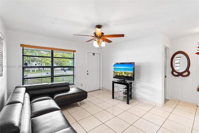 6142 SW 21st St, Miramar, FL 33023