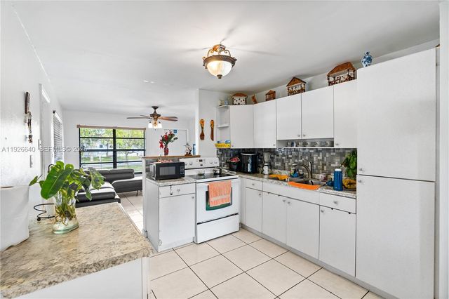 6142 SW 21st St, Miramar, FL 33023