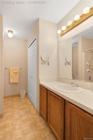 43529 Oakbrook Road, Canton Charter Township, MI 48187