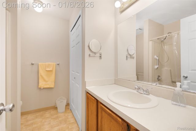 43529 Oakbrook Road, Canton Charter Township, MI 48187