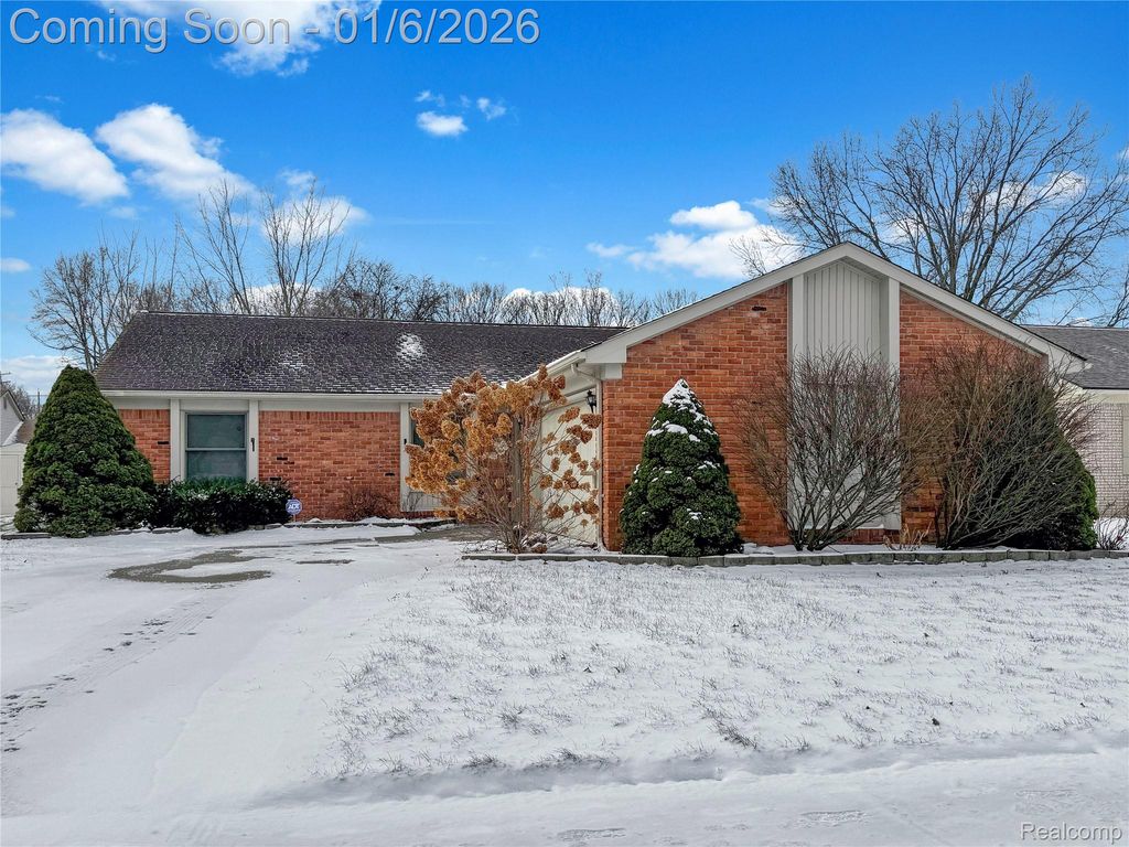 43529 Oakbrook Road, Canton Charter Township, MI 48187