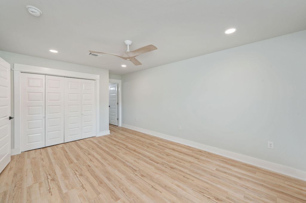 Image 13 of property listing at 51 6Th Street, Shalimar, FL 32579