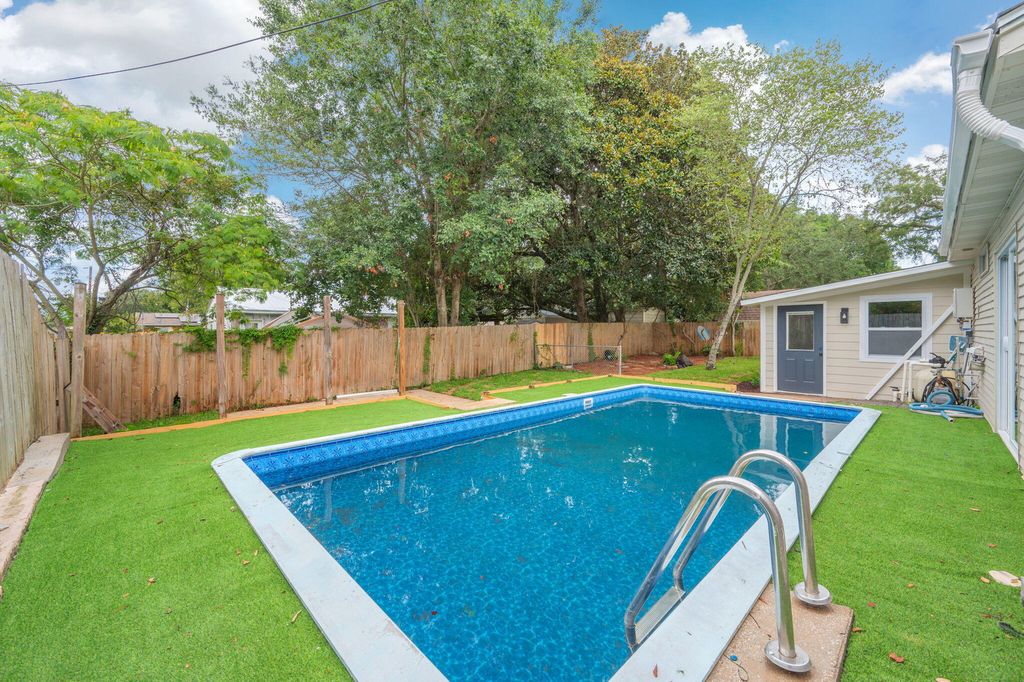 Image 2 of property listing at 51 6Th Street, Shalimar, FL 32579