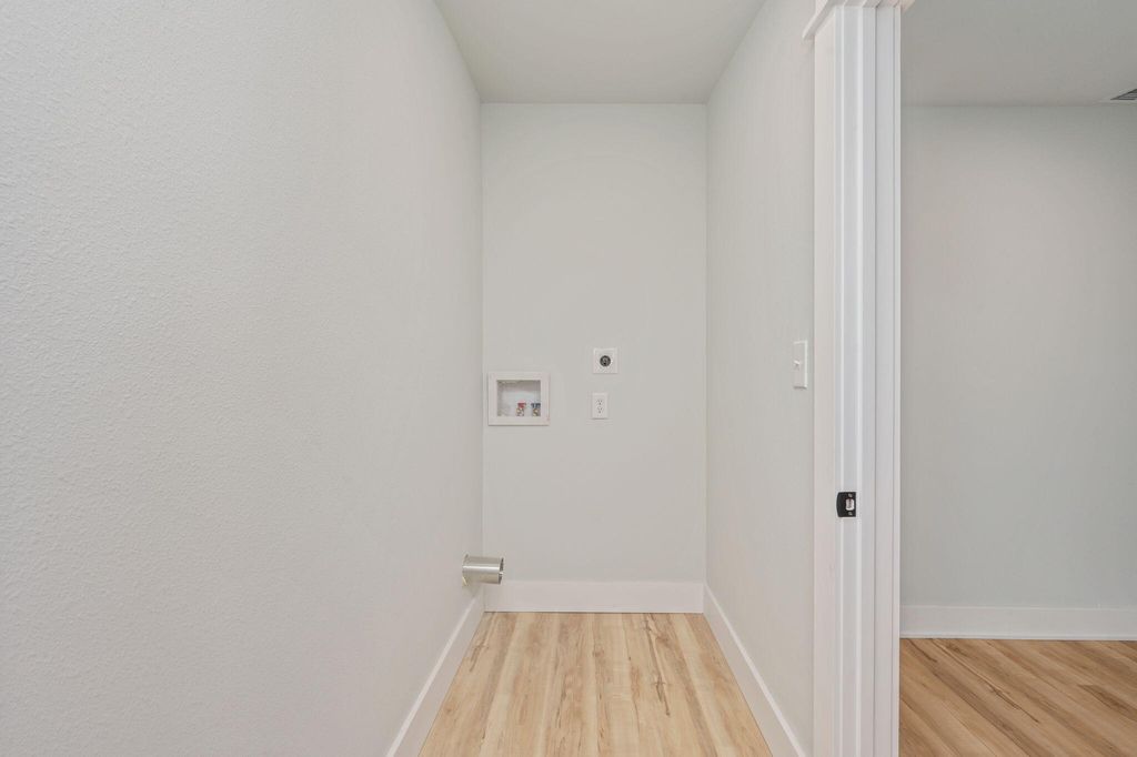Image 20 of property listing at 51 6Th Street, Shalimar, FL 32579