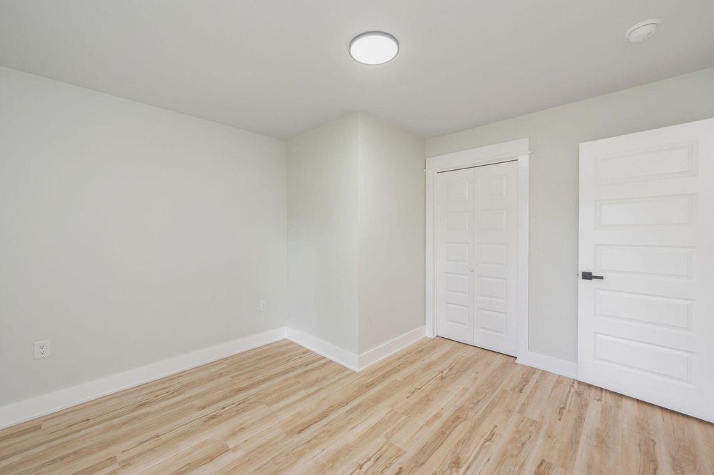 Image 27 of property listing at 51 6Th Street, Shalimar, FL 32579