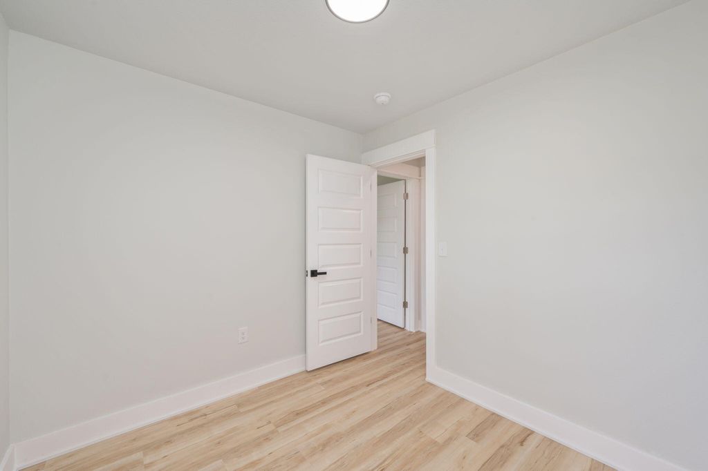 Image 28 of property listing at 51 6Th Street, Shalimar, FL 32579