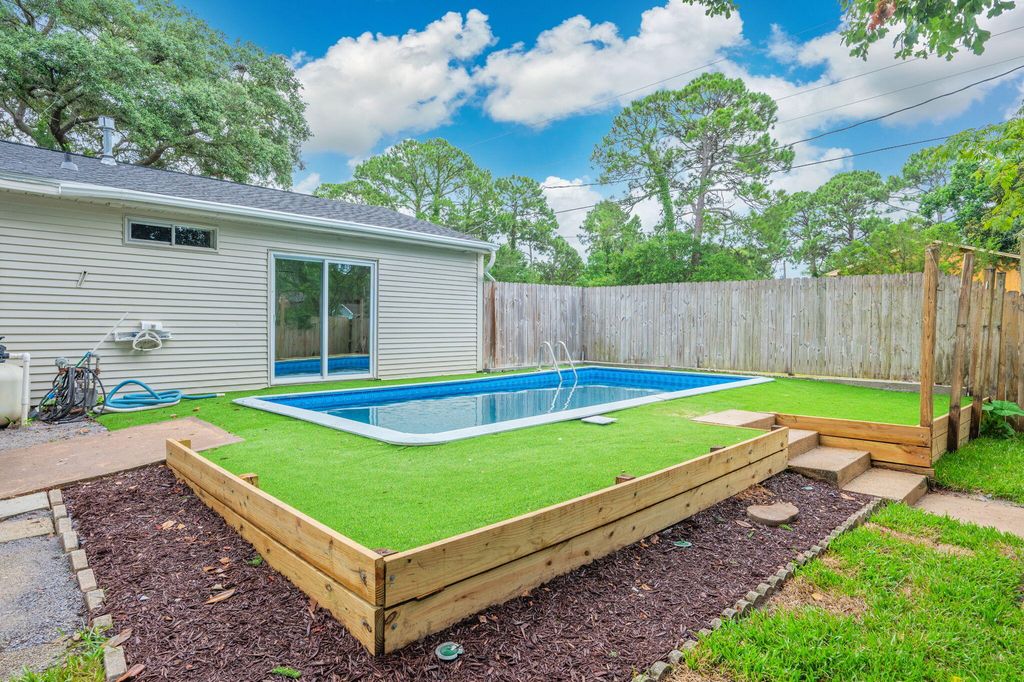 Image 3 of property listing at 51 6Th Street, Shalimar, FL 32579