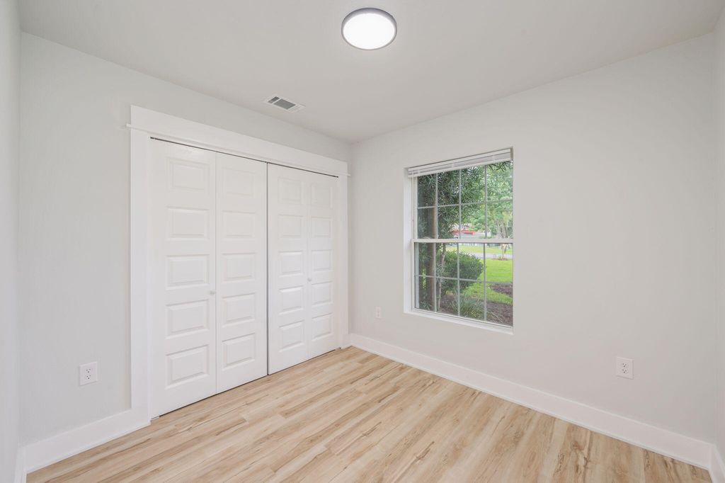 Image 30 of property listing at 51 6Th Street, Shalimar, FL 32579