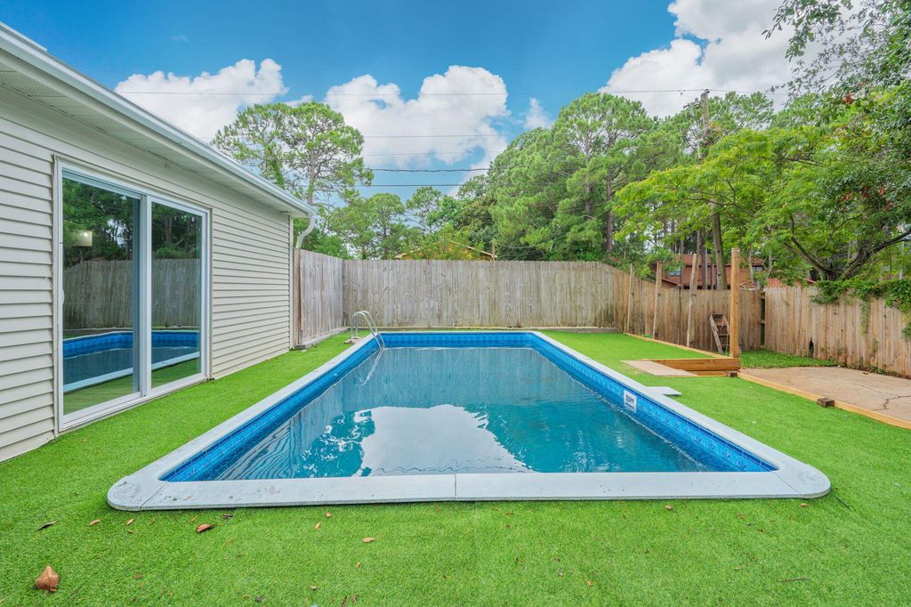 Image 31 of property listing at 51 6Th Street, Shalimar, FL 32579