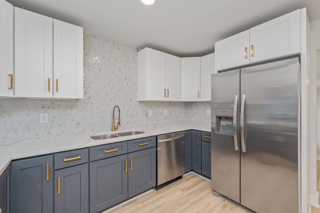 Image 5 of property listing at 51 6Th Street, Shalimar, FL 32579