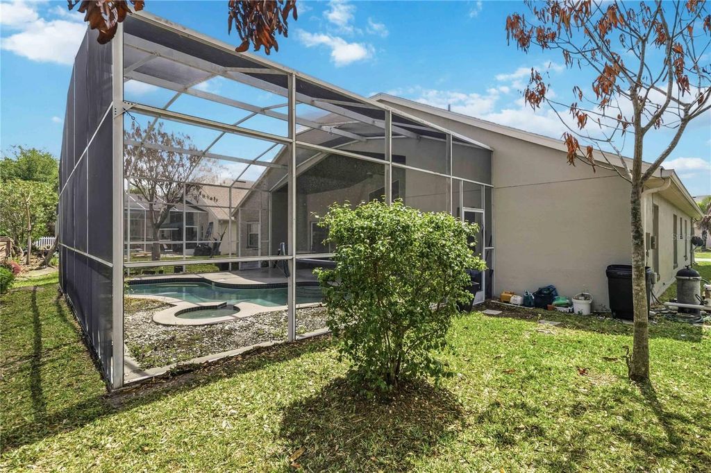 Image 19 of property listing at 265 KASSIK CIRCLE, Orlando, FL 32824