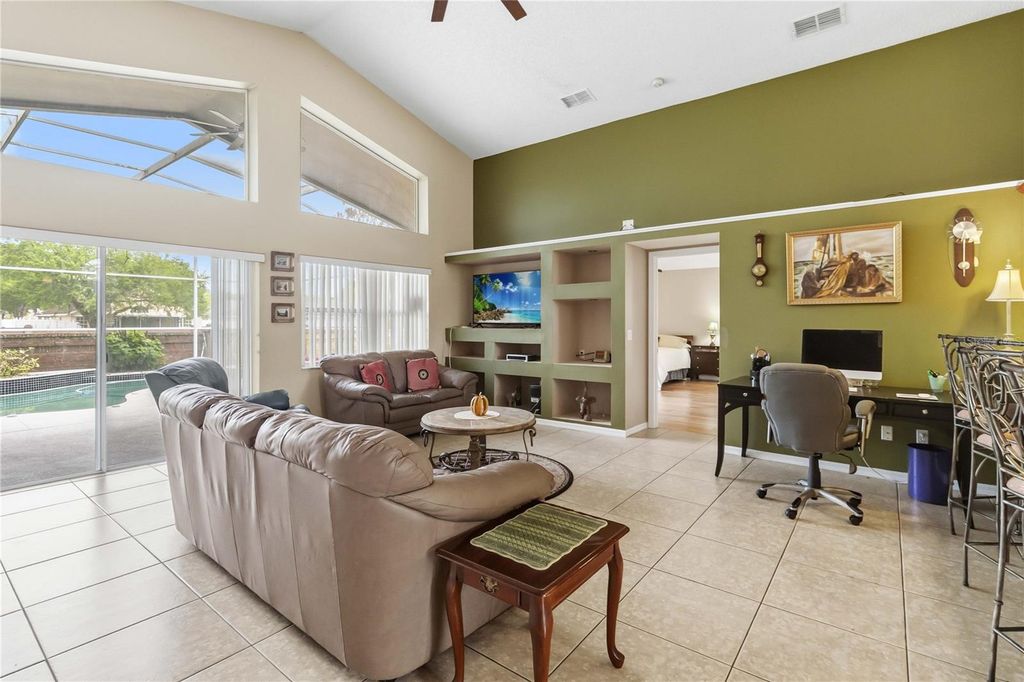 Image 6 of property listing at 265 KASSIK CIRCLE, Orlando, FL 32824