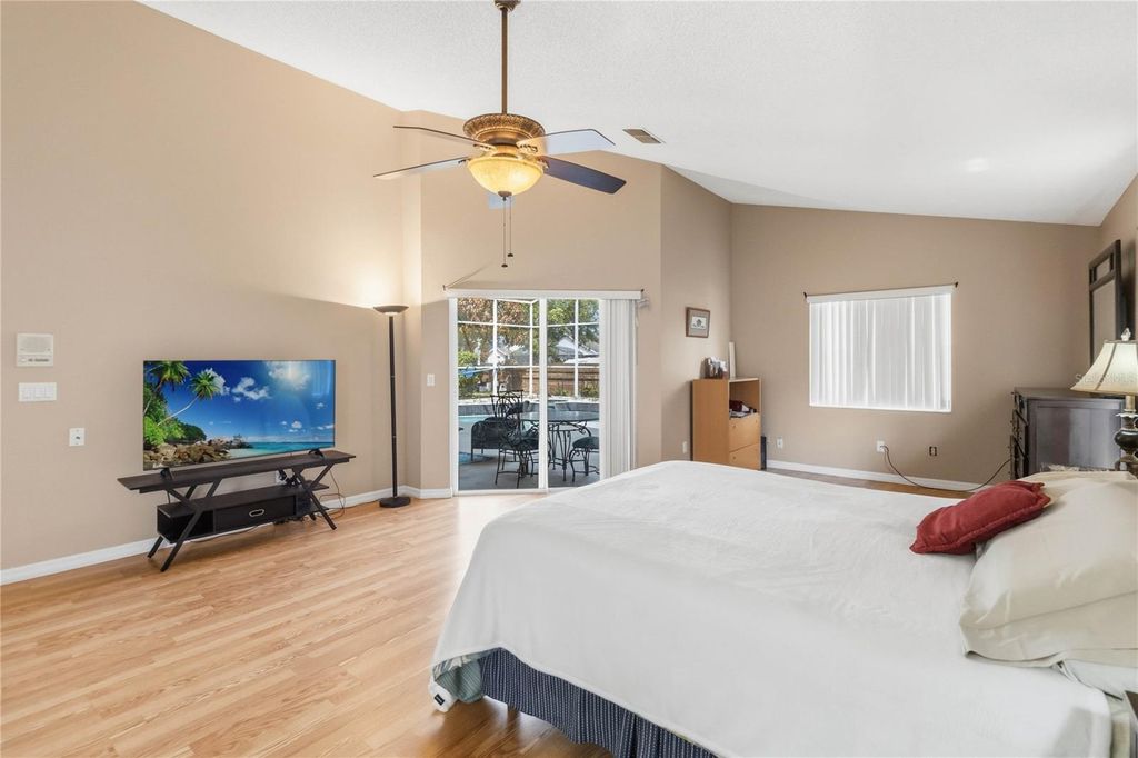 Image 9 of property listing at 265 KASSIK CIRCLE, Orlando, FL 32824