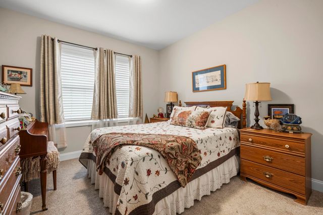19 Pumpkin Patch Way, Londonderry, NH 03053