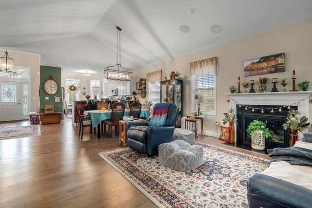 19 Pumpkin Patch Way, Londonderry, NH 03053