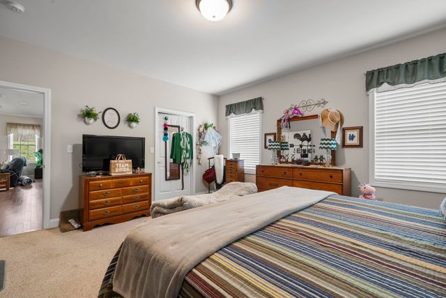 19 Pumpkin Patch Way, Londonderry, NH 03053