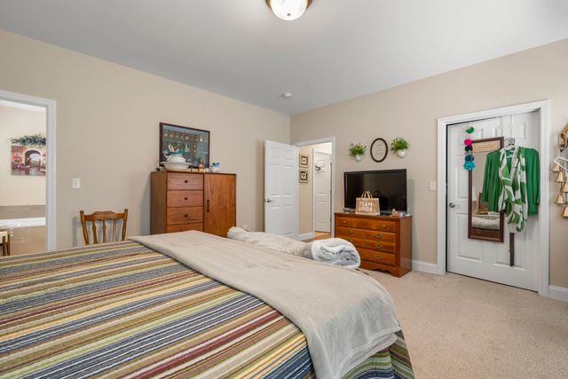 19 Pumpkin Patch Way, Londonderry, NH 03053