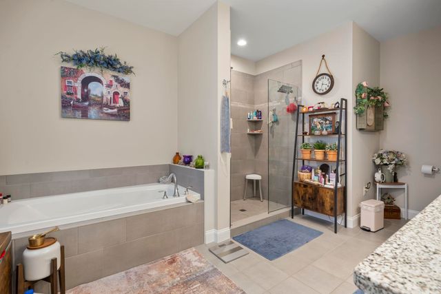 19 Pumpkin Patch Way, Londonderry, NH 03053