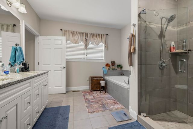19 Pumpkin Patch Way, Londonderry, NH 03053