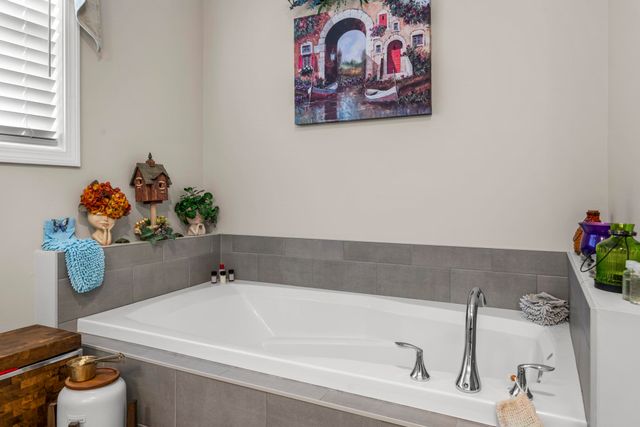 19 Pumpkin Patch Way, Londonderry, NH 03053