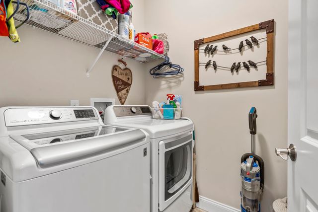 19 Pumpkin Patch Way, Londonderry, NH 03053