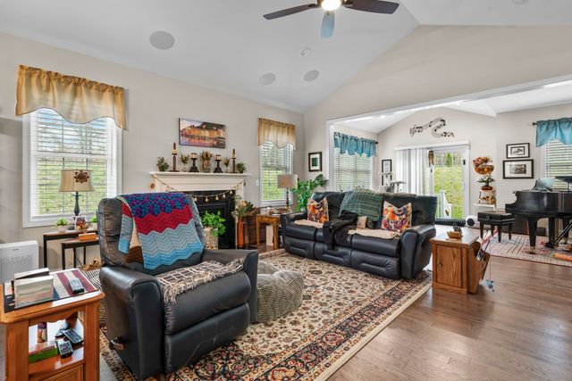 19 Pumpkin Patch Way, Londonderry, NH 03053