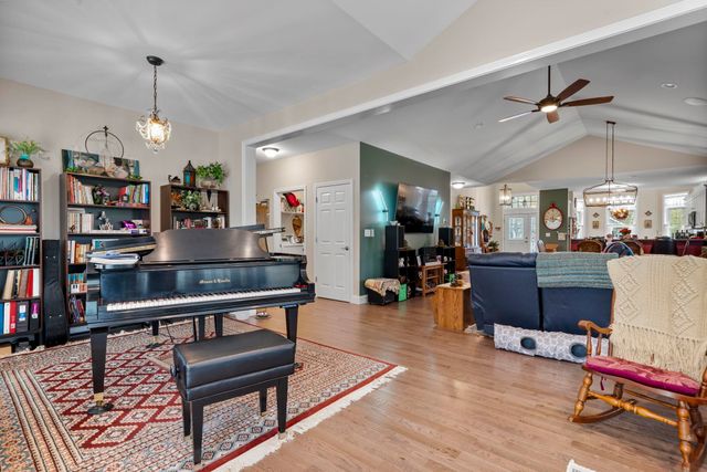 19 Pumpkin Patch Way, Londonderry, NH 03053