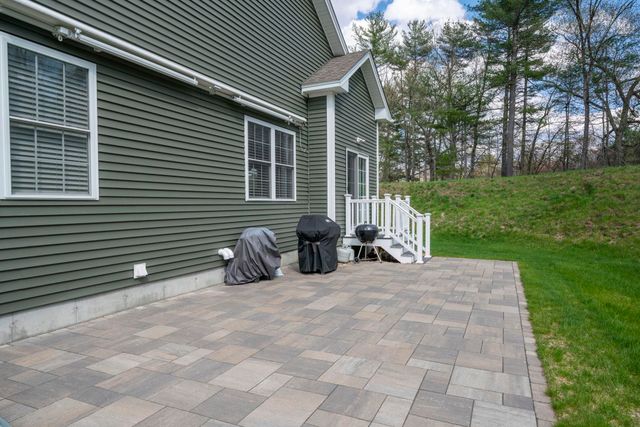 19 Pumpkin Patch Way, Londonderry, NH 03053