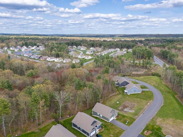 19 Pumpkin Patch Way, Londonderry, NH 03053