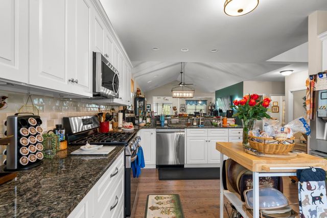 19 Pumpkin Patch Way, Londonderry, NH 03053