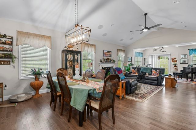 19 Pumpkin Patch Way, Londonderry, NH 03053