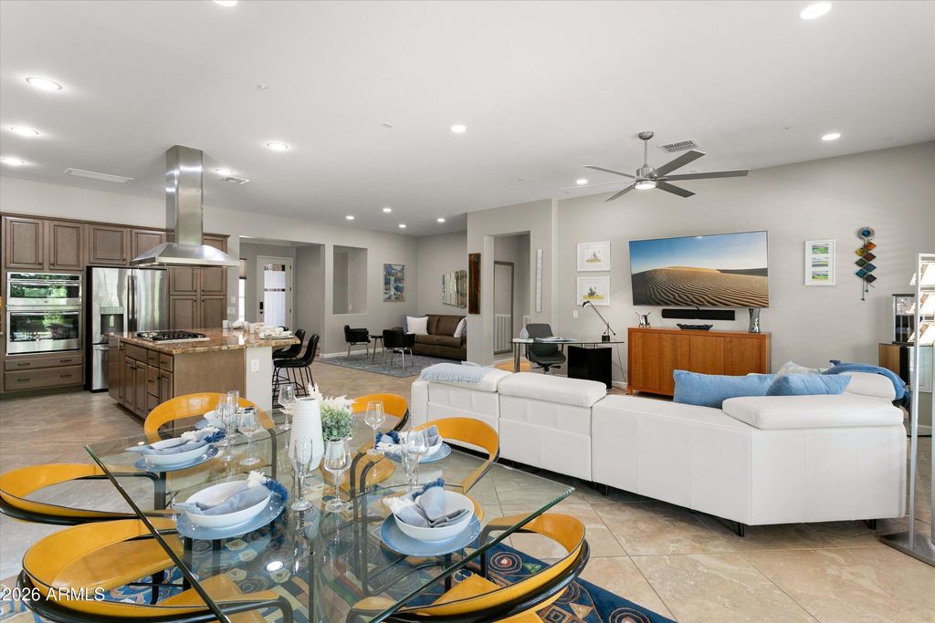 Image 12 of property listing at 13336 W ANDREW Lane, Peoria, AZ 85383