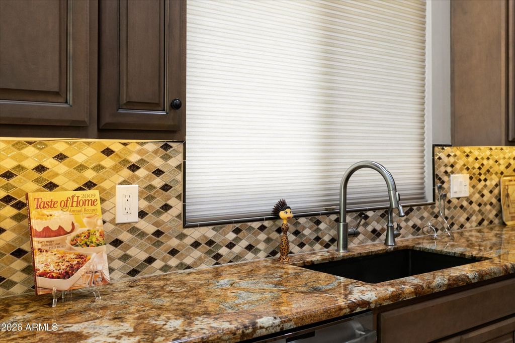 Image 17 of property listing at 13336 W ANDREW Lane, Peoria, AZ 85383