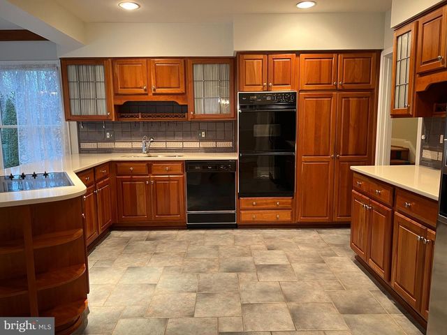 6830 PACIFIC LN, Annandale, VA 22003