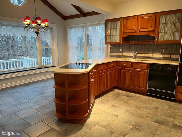 6830 PACIFIC LN, Annandale, VA 22003