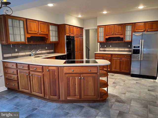 6830 PACIFIC LN, Annandale, VA 22003